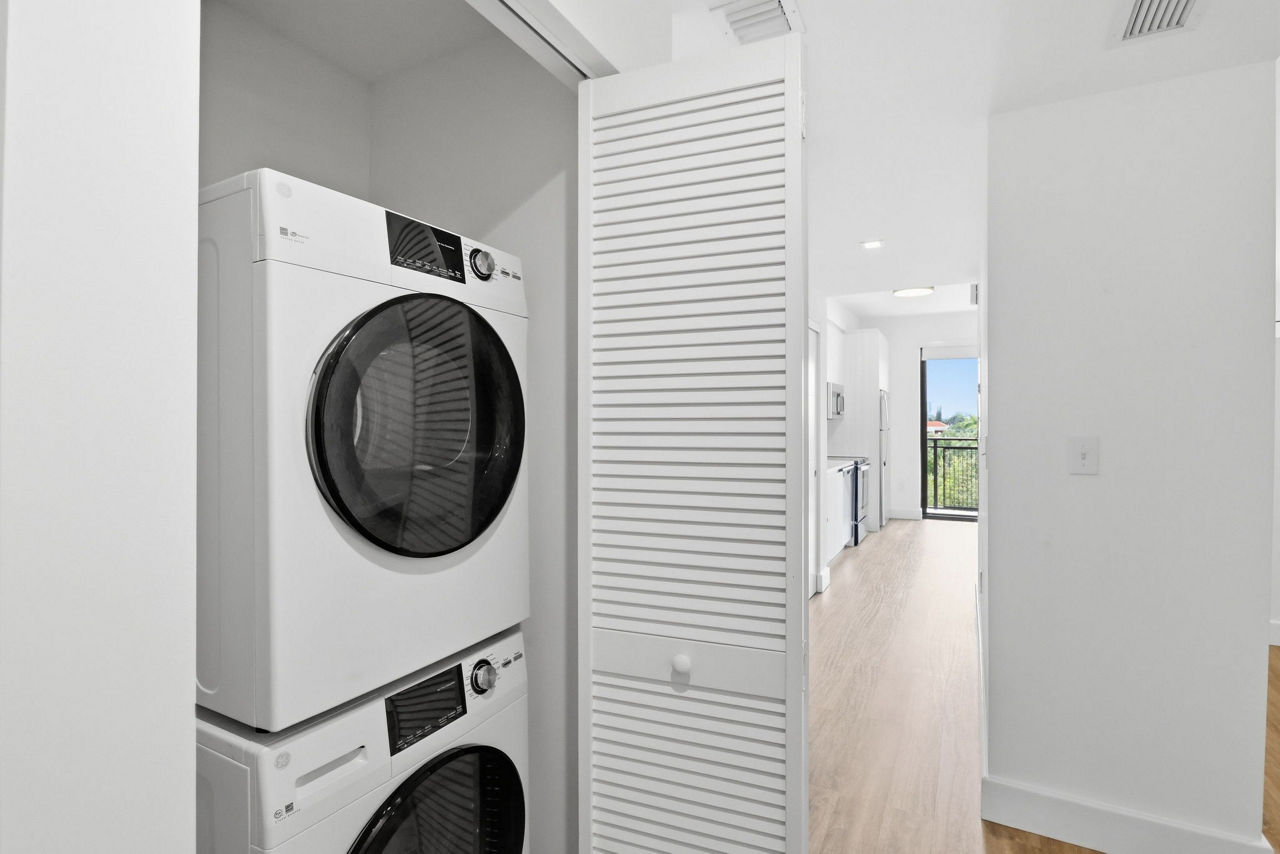 Laundry room at Elevate Dania Beach (2 of 2)