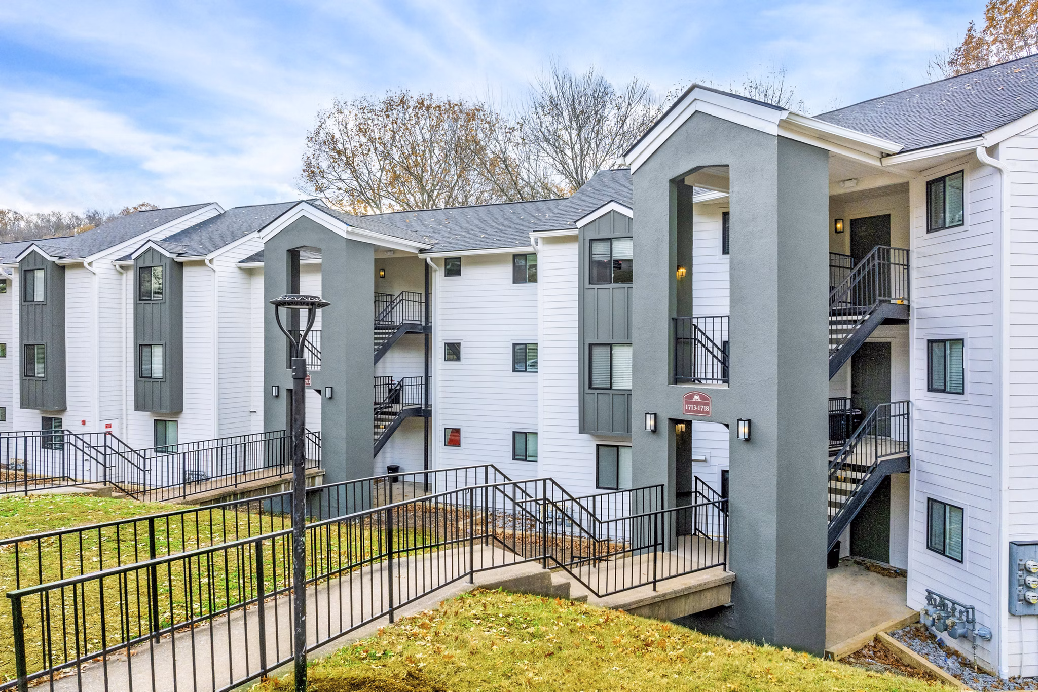 building/exterior at Brentwood Oaks Apartments
