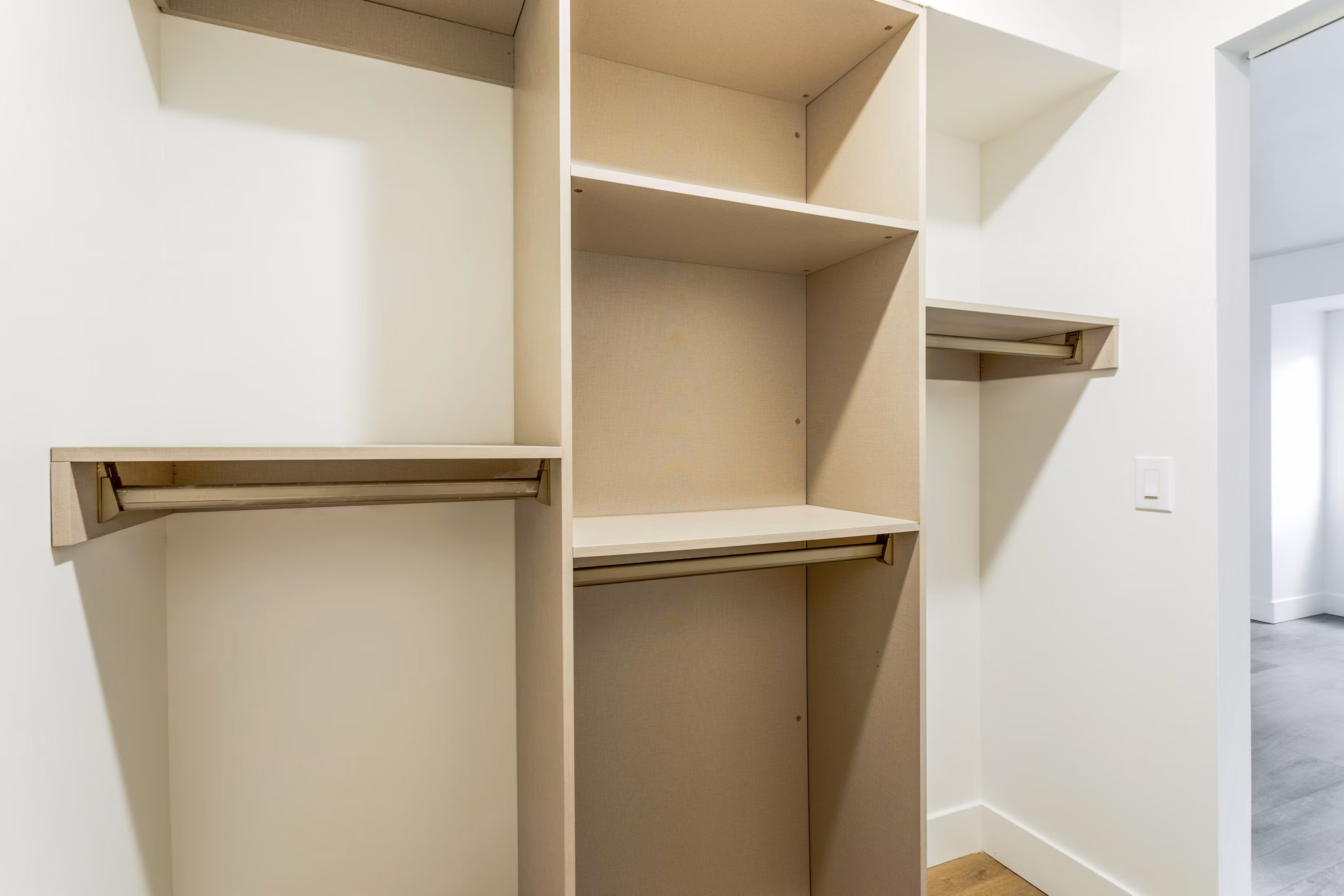bedroom closet at Brentwood Oaks Apartments