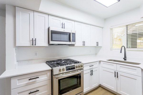 kitchen at Brentwood Oaks Apartments