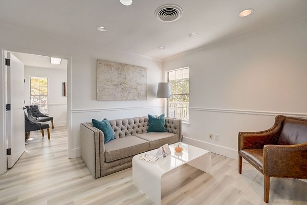 living room at Brentwood Oaks Apartments