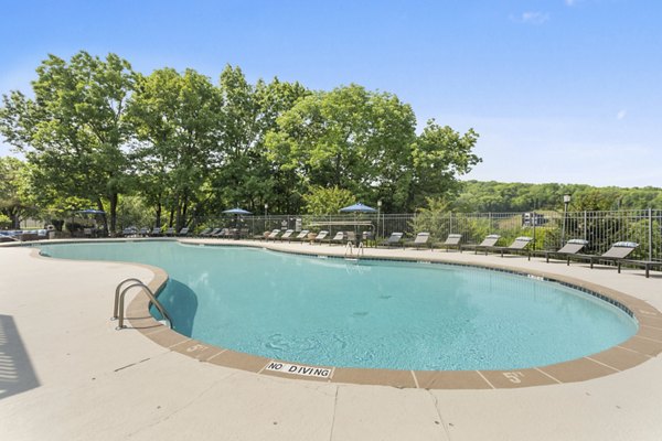 pool at Brentwood Oaks Apartments