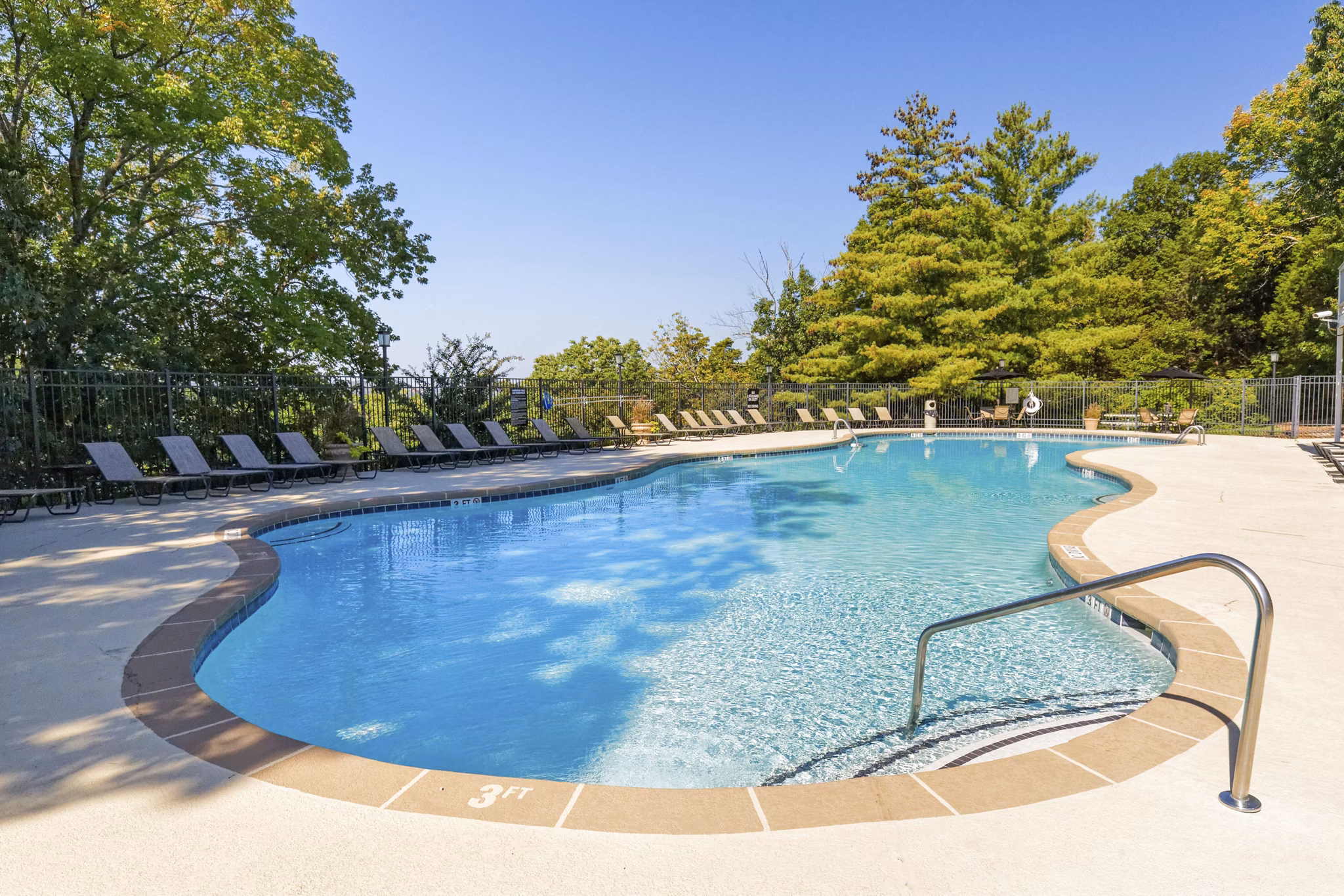 pool at Brentwood Oaks Apartments
