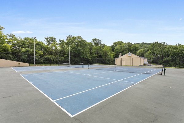 Outdoor sport court at Brentwood Oaks Apartments, featuring tennis and basketball facilities for active living