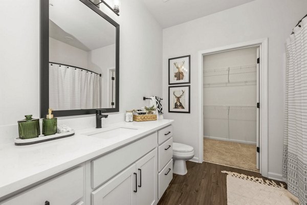 bathroom at Giddy Hall Apartments