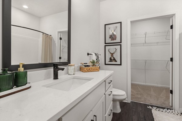 bathroom at Giddy Hall Apartments