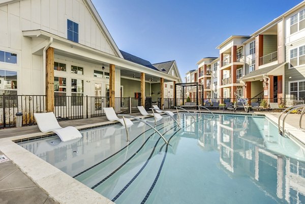 pool at Giddy Hall Apartments