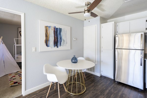 dining area at Sundance Apartments