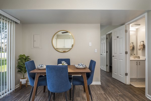 dining area at Haven on Long Grove Apartments