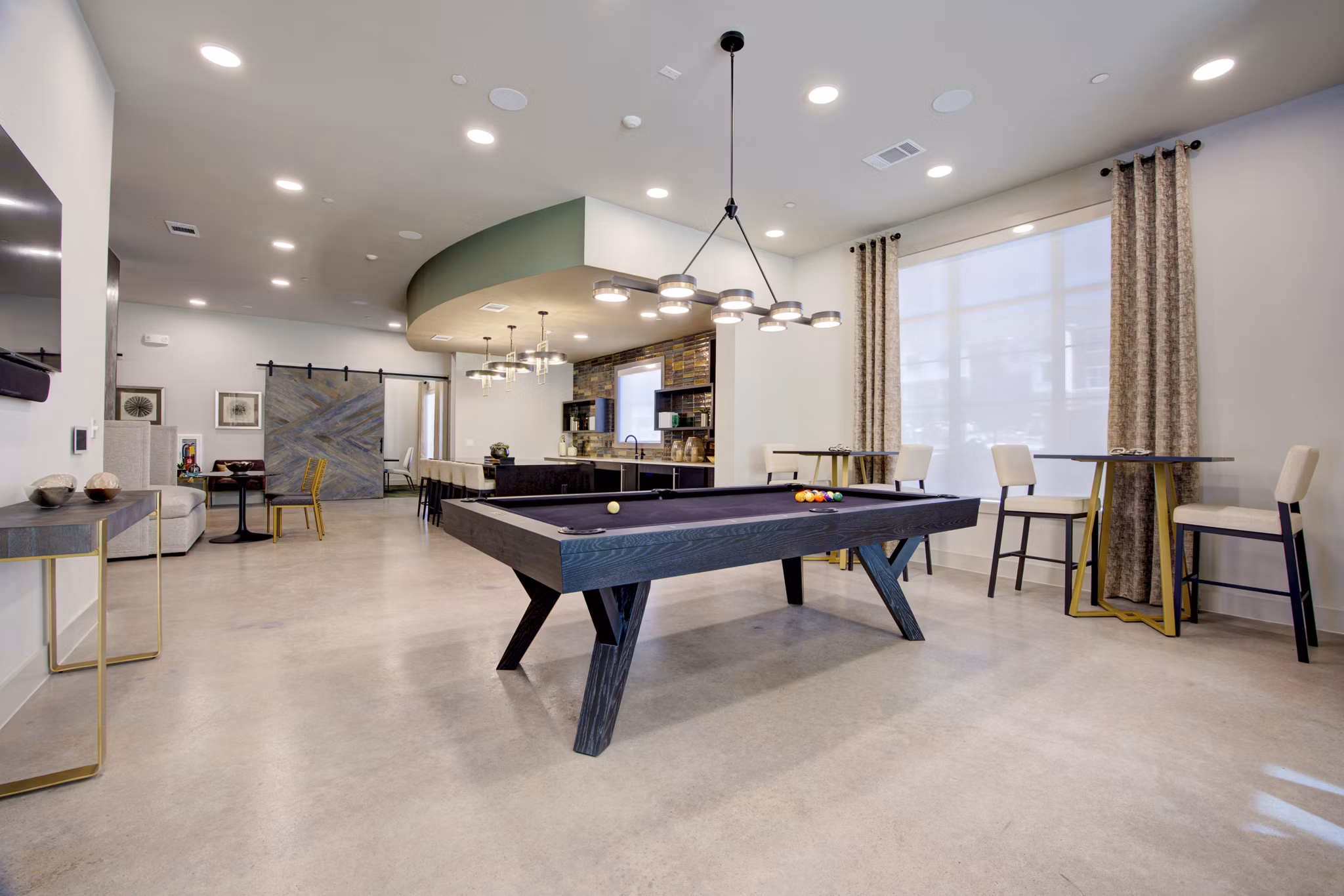 clubhouse at Sendero Trace Apartments 