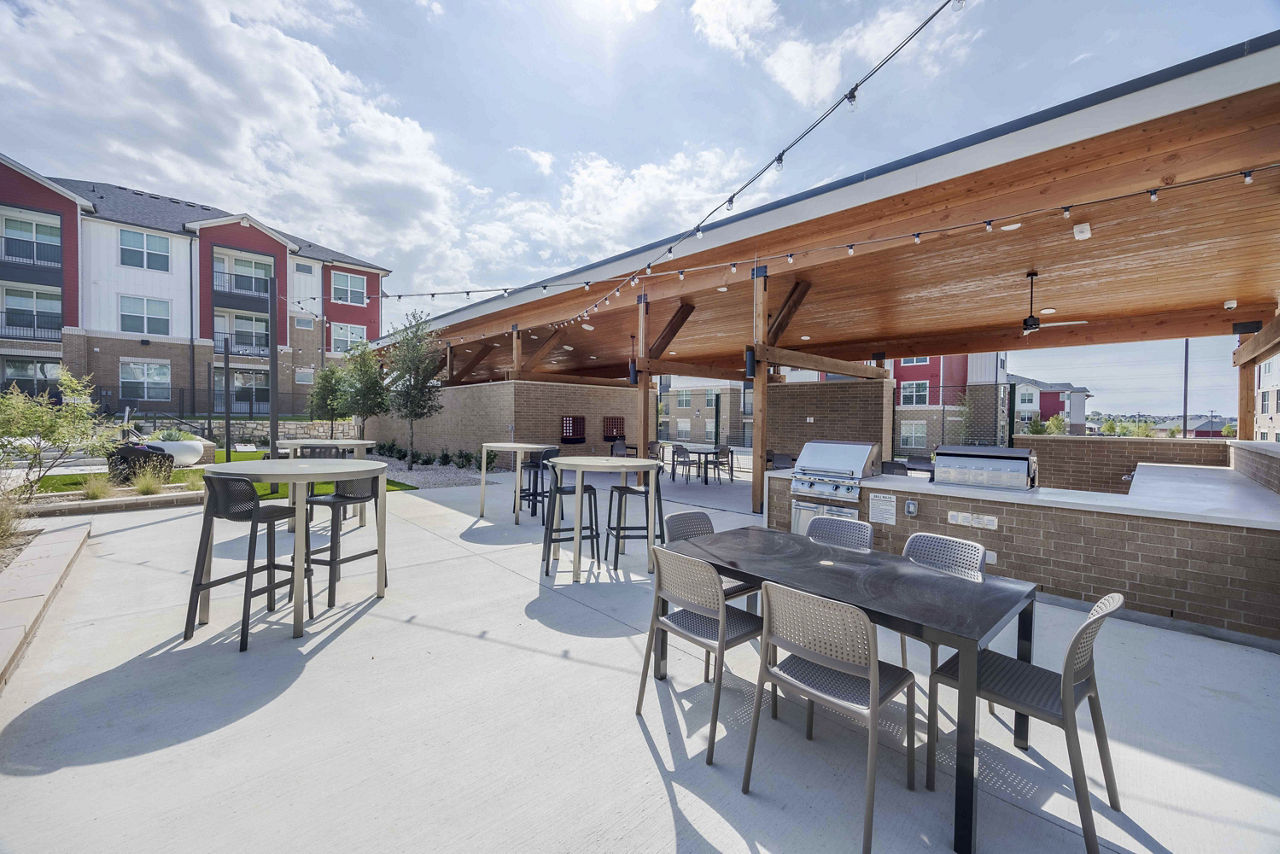 Grill area at Sendero Trace