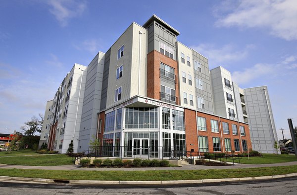 building/exterior at Clubhouse Apartments