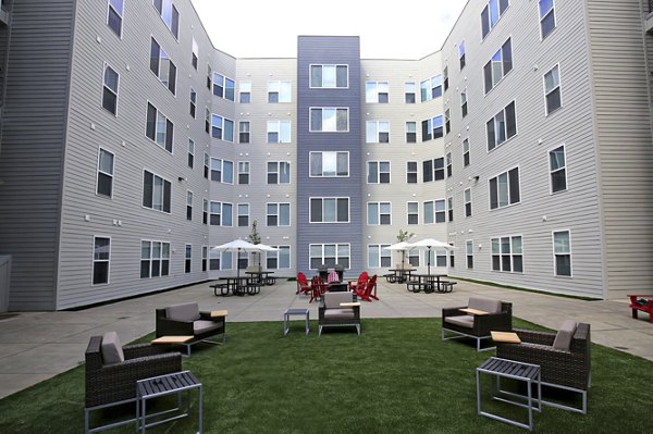 patio at Clubhouse Apartments