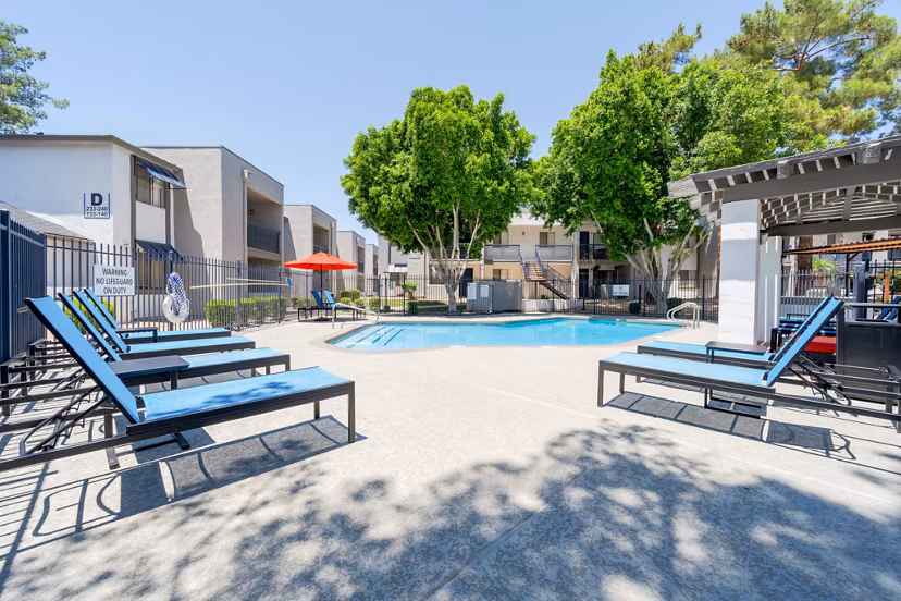 pool at Connect on Union Apartments