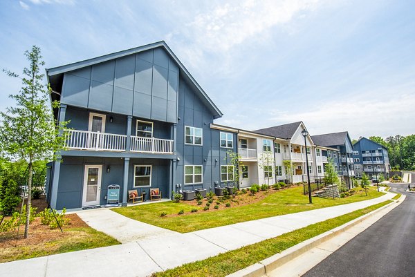 building/exterior at The Laurel Apartments