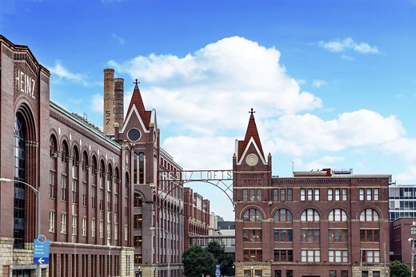 Heinz Lofts Apartments: Elegant brickwork by the riverside in Pittsburgh