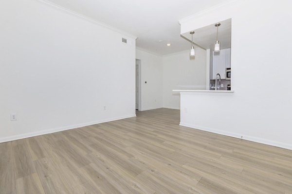 Modern dining area with elegant furnishings at City Park in The Heights Apartments - a luxurious living experience