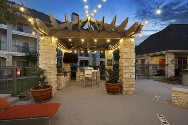 Grill area with seating at City Park in The Heights Apartments
