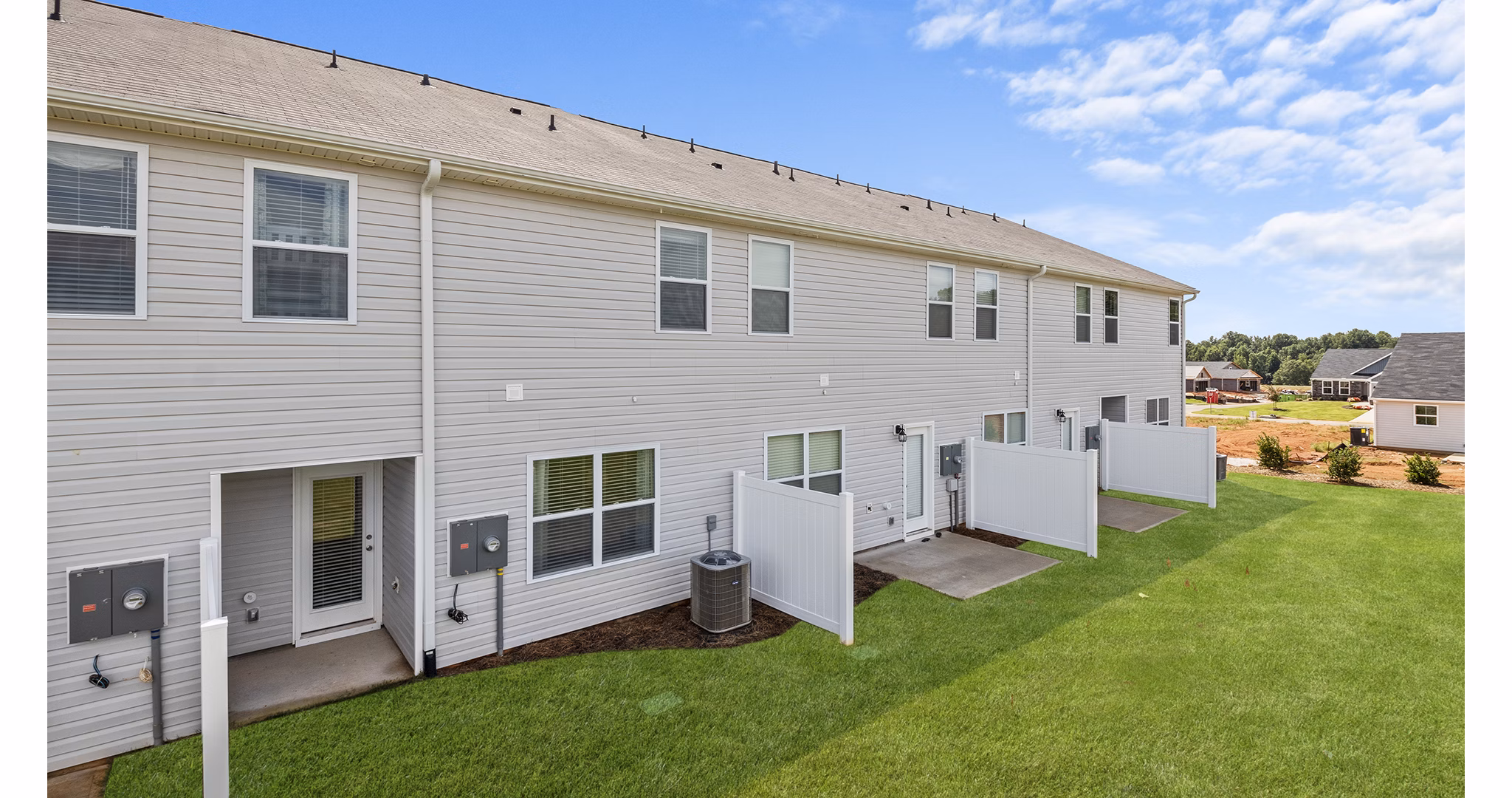 Rosemary Glen Apartments: Elegant luxury apartments in suburban neighborhood