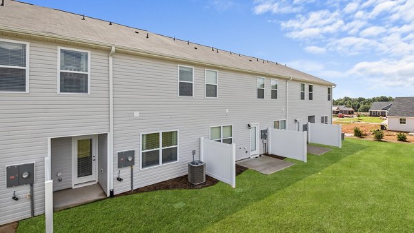 exterior at Rosemary Glen Apartments