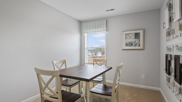 dining area at Rosemary Glen Apartments