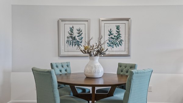 dining area at Rosemary Glen Apartments