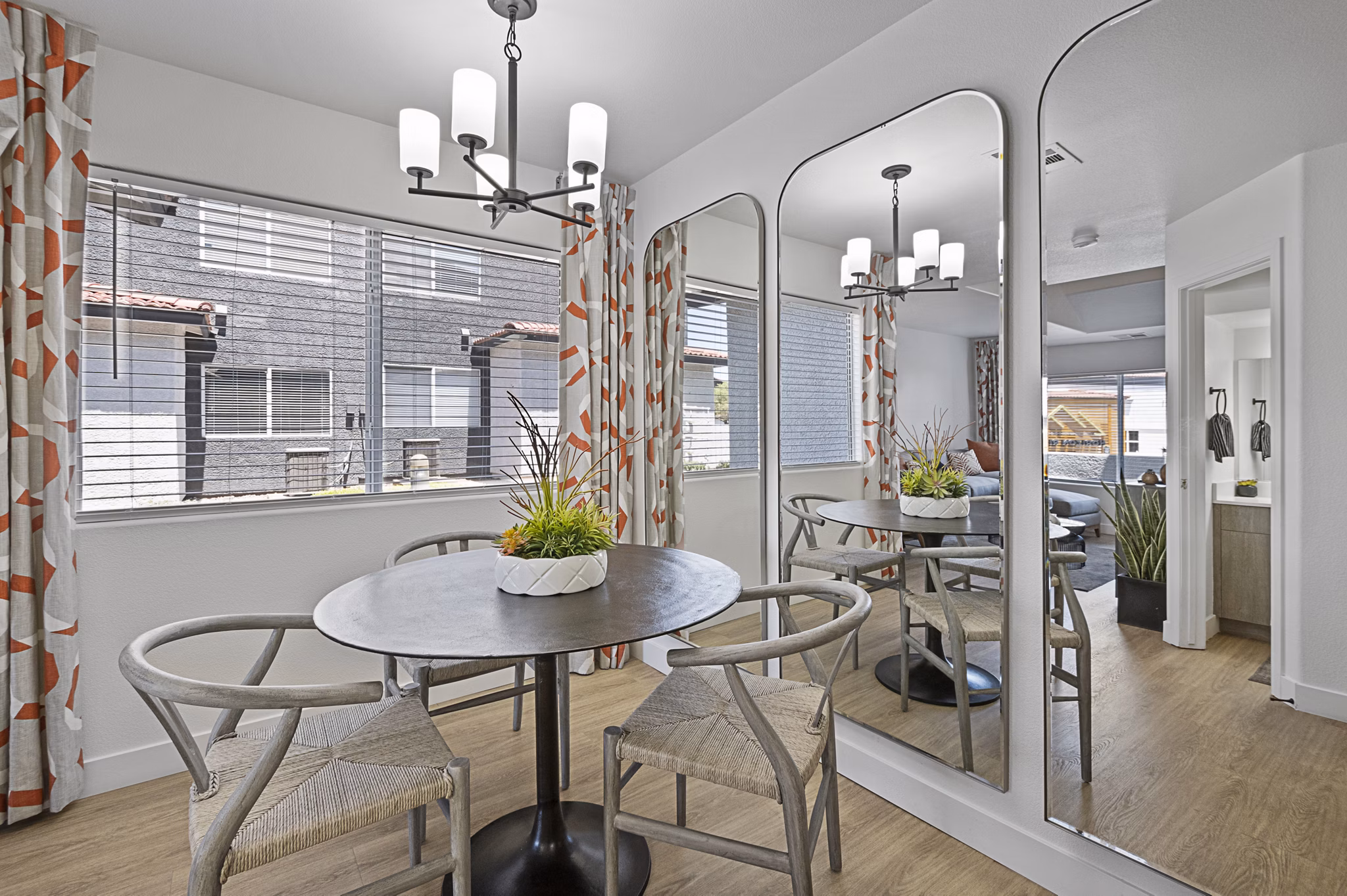 Dining area with modern furnishings at Townhomes at Horizon Ridge Apartments