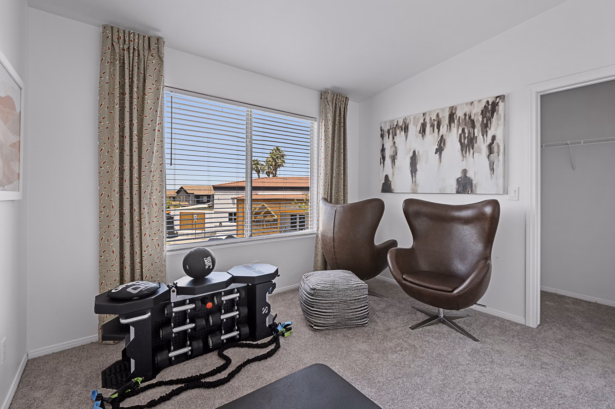 Spacious kitchen with modern appliances in Townhomes at Horizon Ridge Apartments