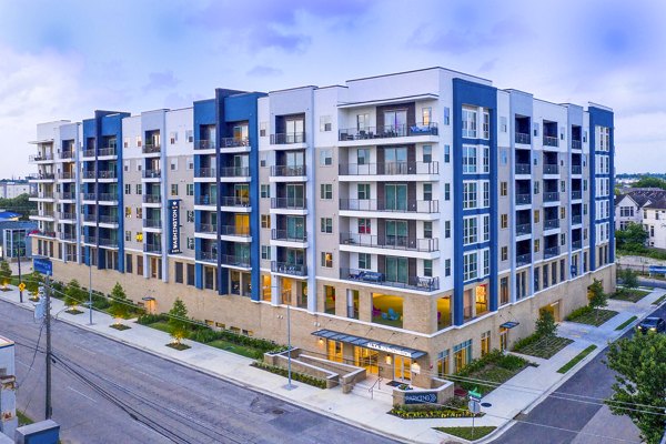 Alta Washington Apartments: Modern luxury building in vibrant city neighborhood