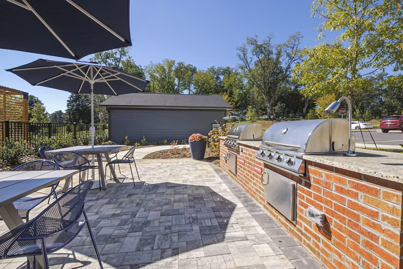 grill area at Advenir at Mallory Lake Apartments