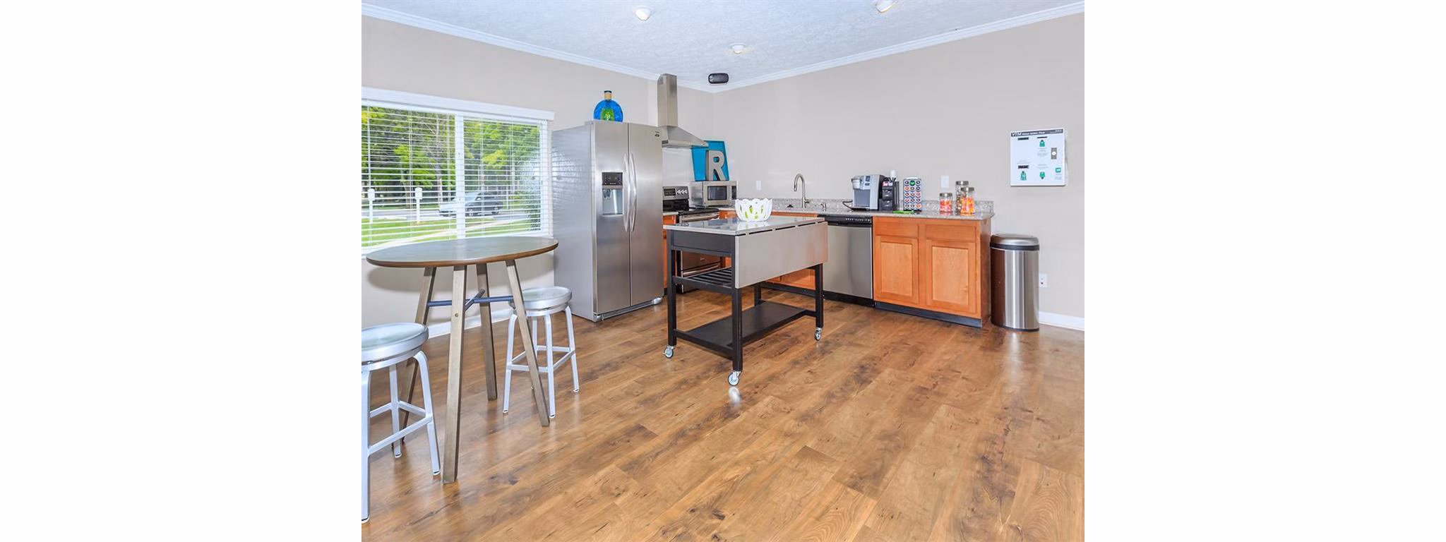 Luxury clubhouse with modern dÃ©cor at The Retreat Northwest Apartments