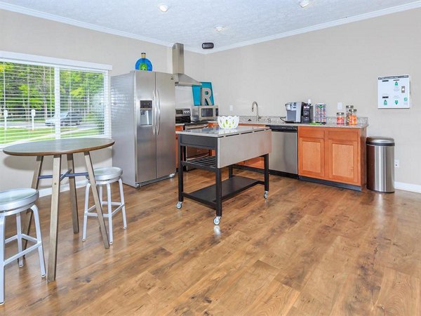 Luxury clubhouse with modern dÃ©cor at The Retreat Northwest Apartments
