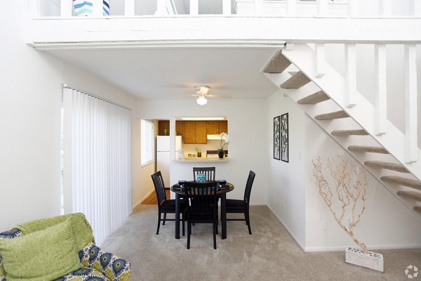 dining area at The Retreat Northwest Apartments