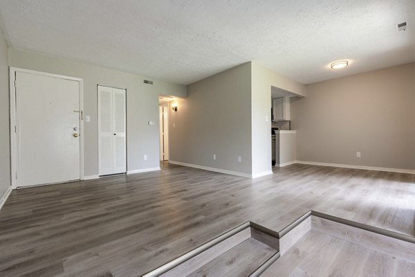 Spacious living room with modern decor at The Retreat Northwest Apartments
