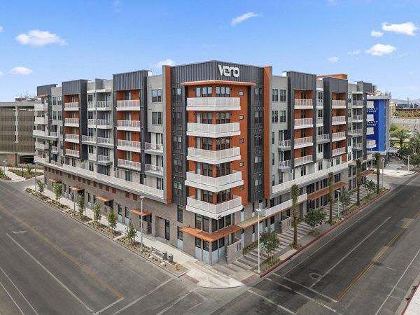 Vero Tempe: Modern luxury apartment with landscaped gardens in vibrant Tempe community