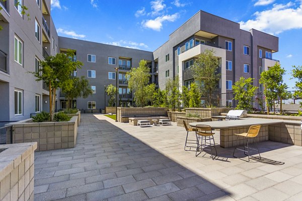 grill area/patio at Broadstone Uptown Apartments