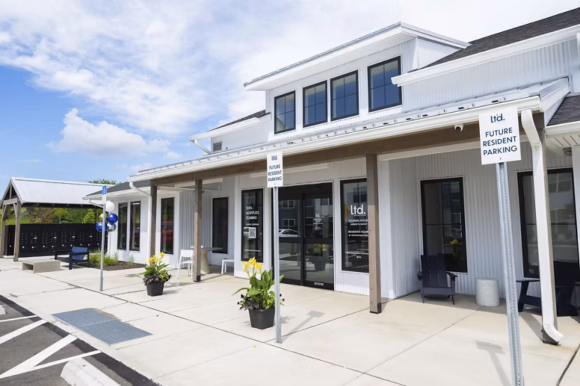 clubhouse at Ltd. Findlay Apartments