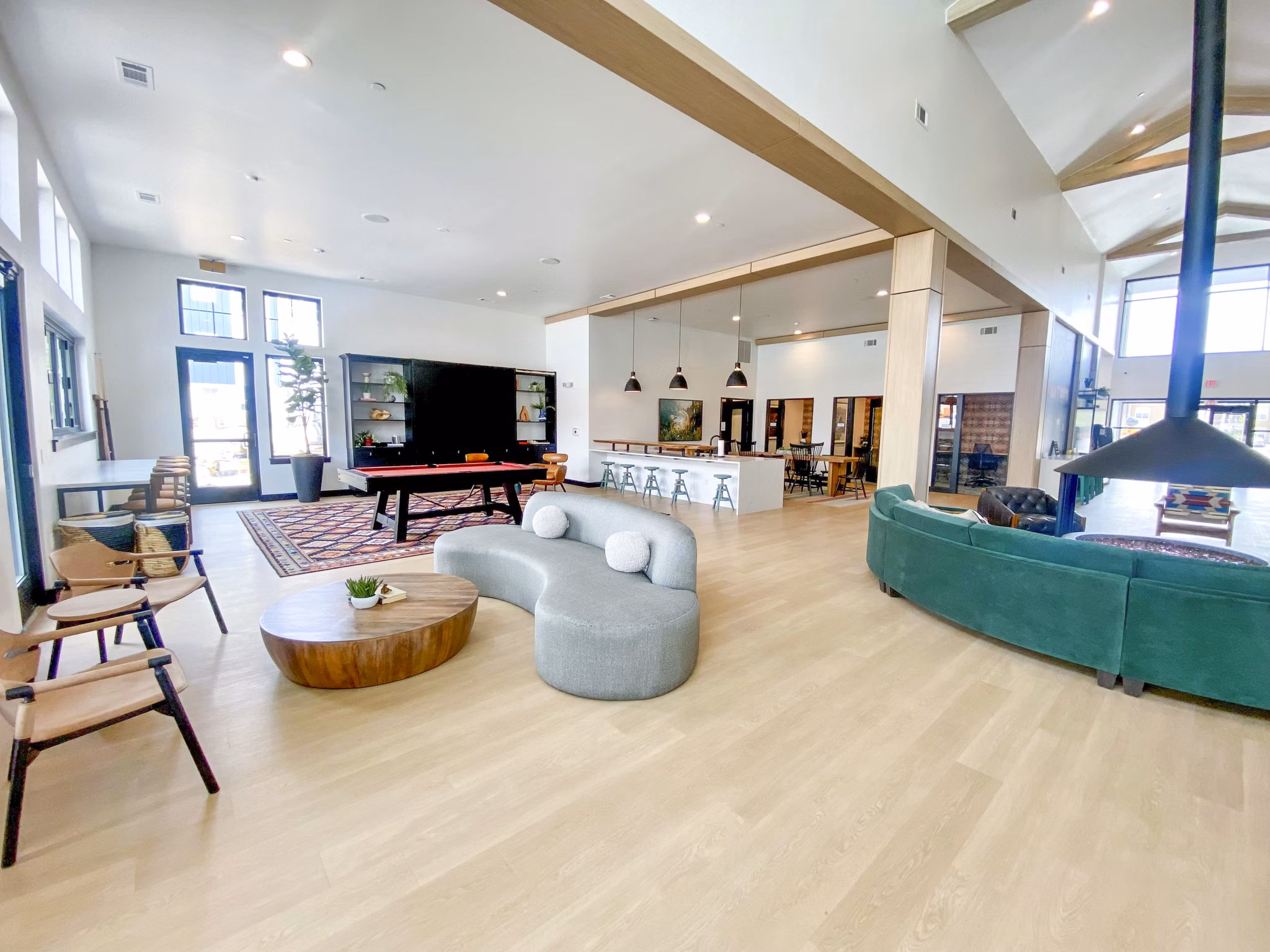 Elegant clubhouse and lobby with modern decor at Lariat Apartments