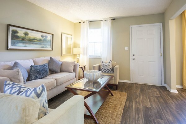 living room at Roswell Creek Apartments 