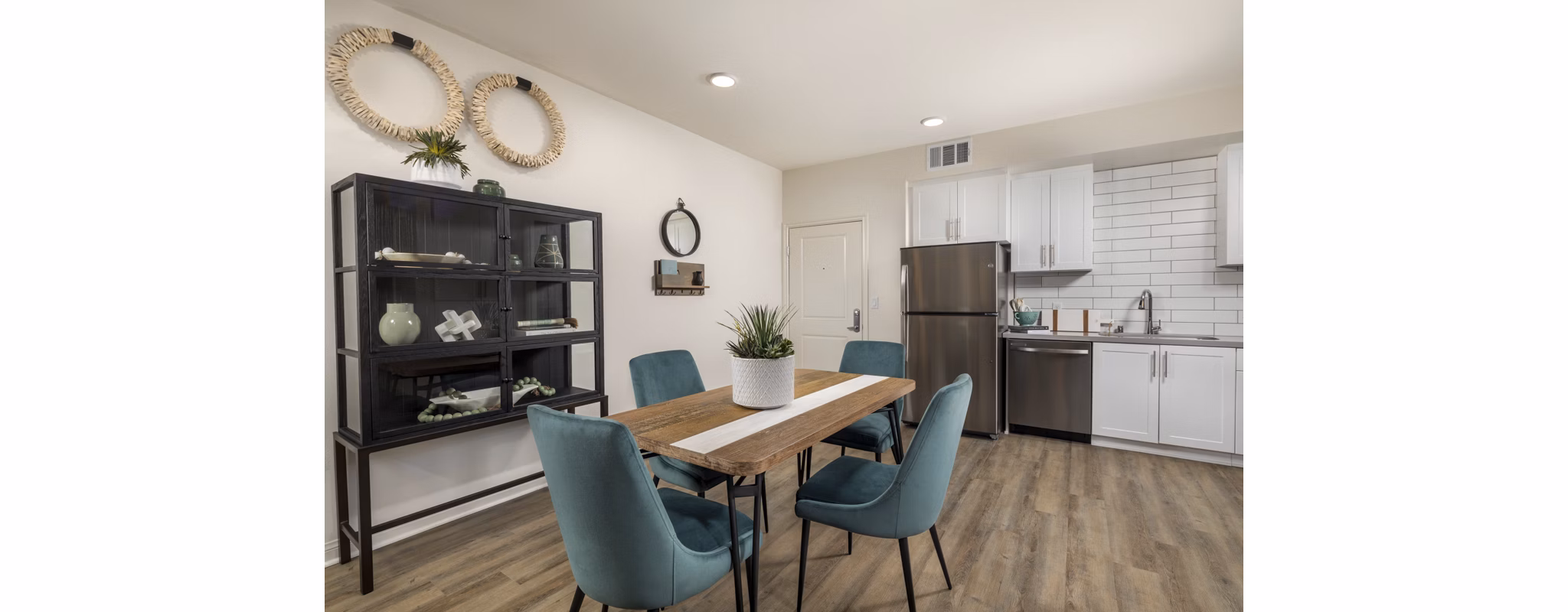 dining room at Delhaven Pointe Apartments