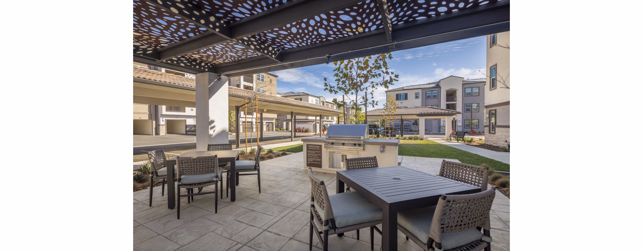 grill area at Delhaven Pointe Apartments