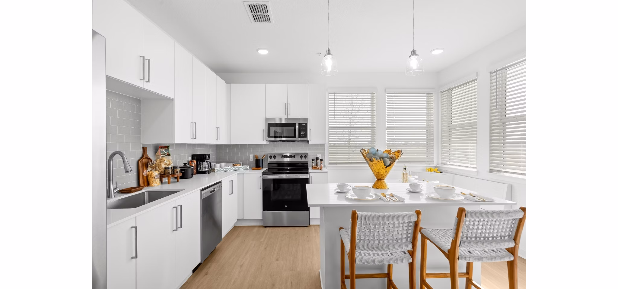 kitchen at Marlowe Live Oak Apartments 