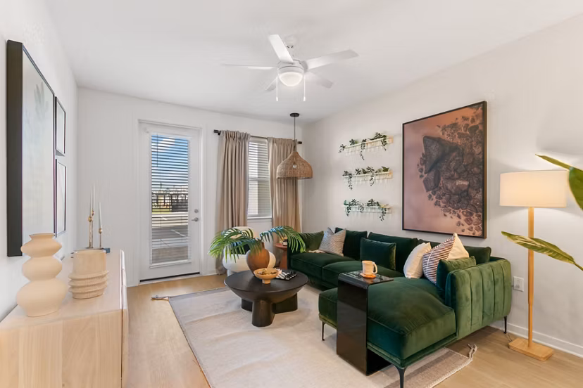 living room at Marlowe Live Oak Apartments 