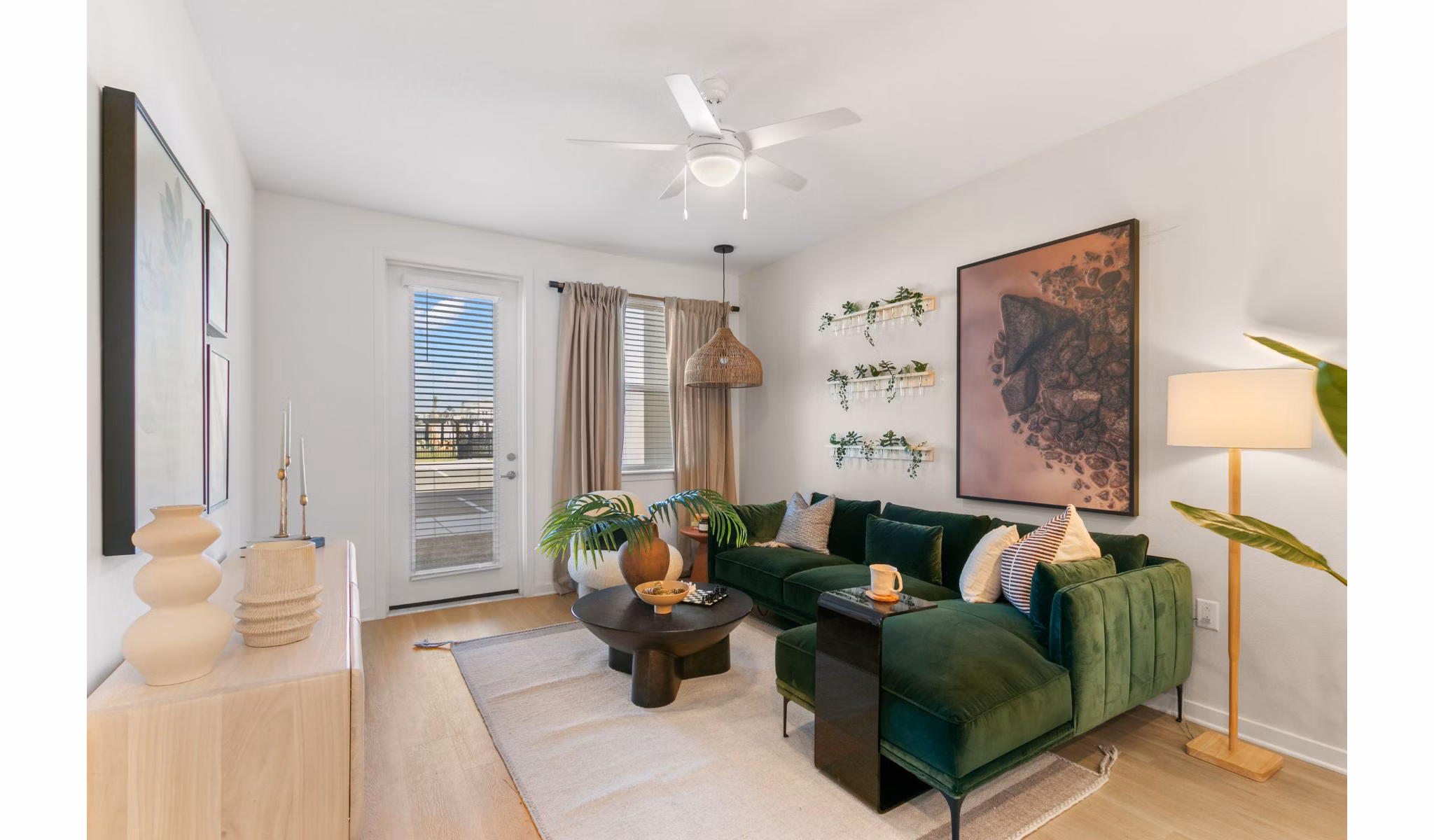 living room at Marlowe Live Oak Apartments 