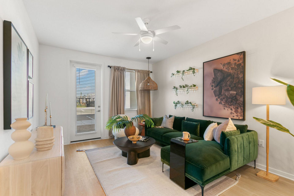 living room at Marlowe Live Oak Apartments 