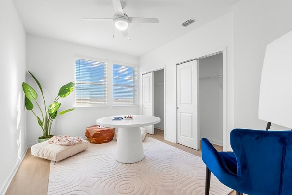 living room at Marlowe Live Oak Apartments 