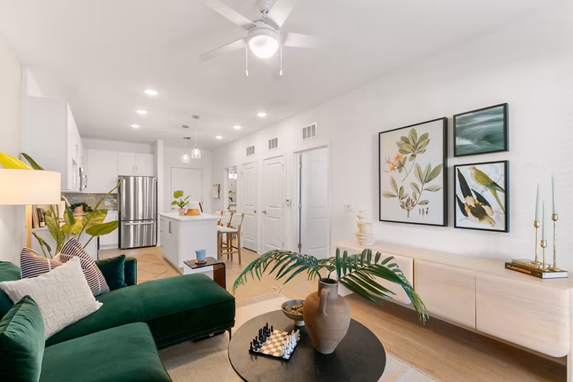 living room at Marlowe Live Oak Apartments 