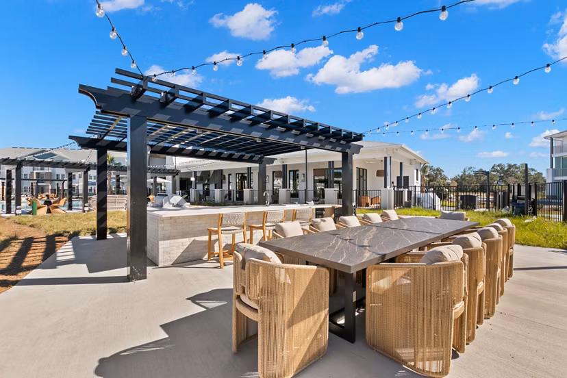 grill area at Marlowe Live Oak Apartments 
