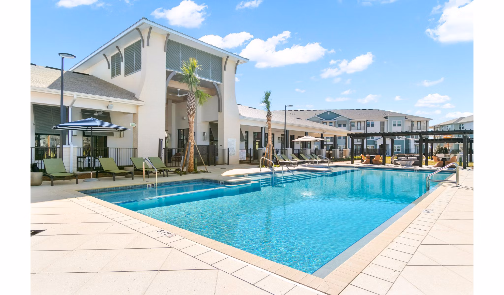 pool at Marlowe Live Oak Apartments 