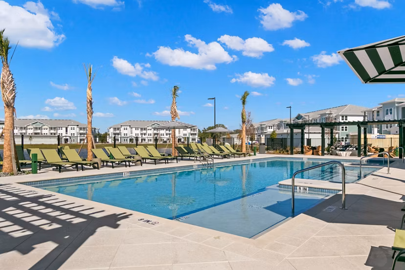 pool at Marlowe Live Oak Apartments 
